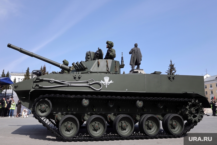 Парад Победы. Курган, бмд 4м, день победы