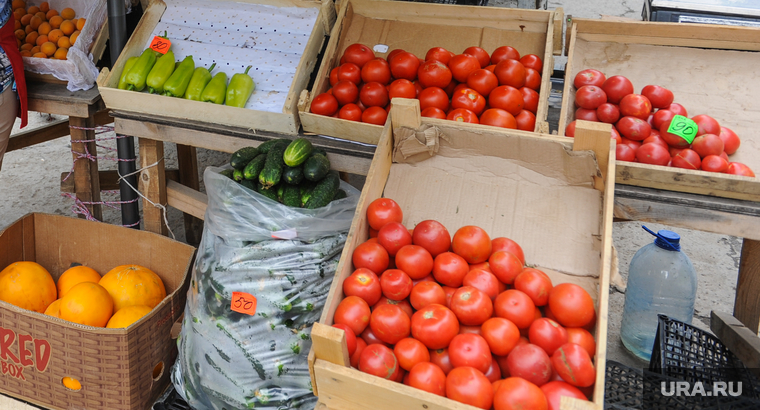 Незаконная уличная торговля. Рынки. Челябинск, овощи, торговля, продукты, помидоры, фрукты, рынок, продажа, уличная торговля, базар, рынки