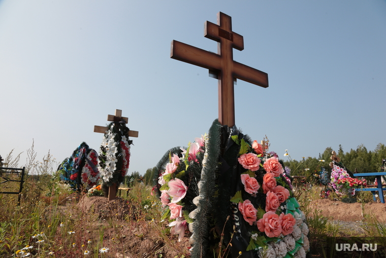 Городское кладбище Северное. Пермь, кладбище, крест могильный