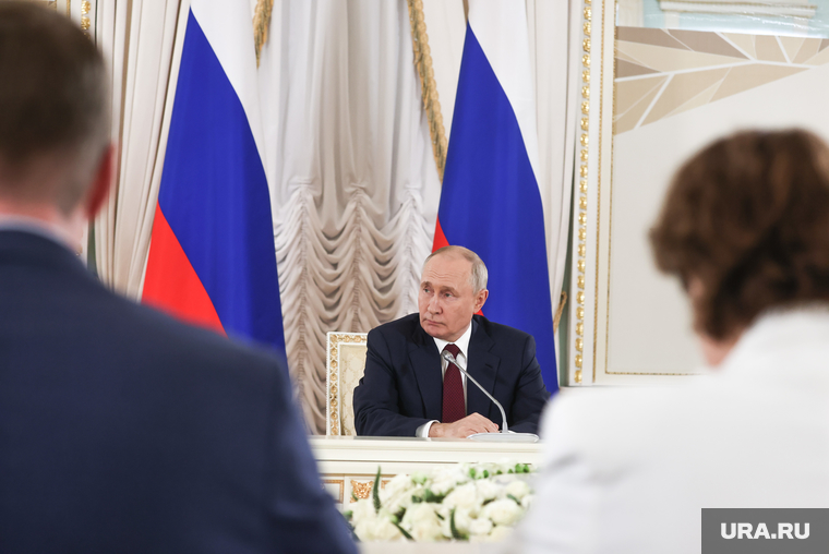 Президент России Владимир Путин на итоговой пресс-конференции саммита "Россия-Африка". Санкт-Петербург, путин владимир