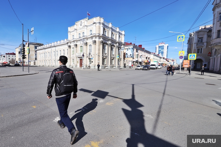 Пустые улицы во время нерабочих дней. Курган , перекресток, перекресток ленина гоголя, пешеход