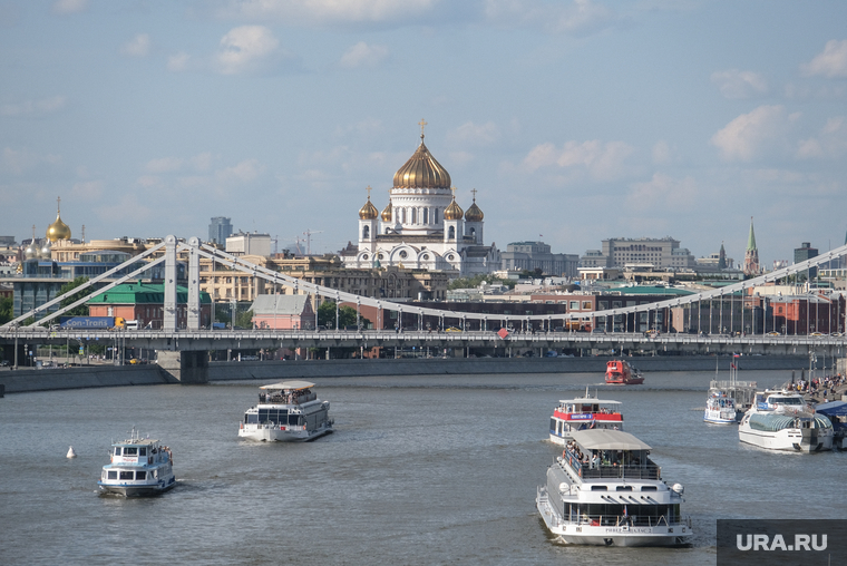 Виды Москвы. Москва, корабль, крымский мост, храм христа спасителя, речной трамвайчик, москва река, речные прогулки