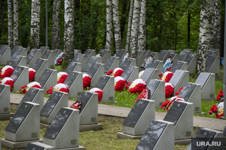 День Памяти и Скорби 22 июня 2022. Пермь, неизвестный солдат, егошихинское кладбище, мемориал скорбящая, могилы советских воинов