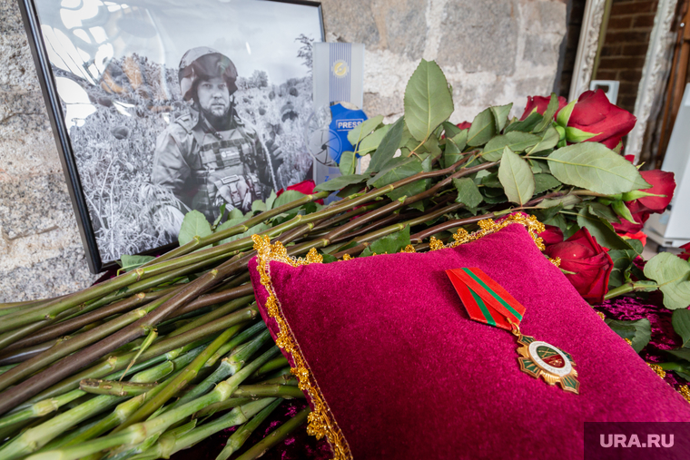 Церемония награждения (посмертно) Ростислава Журавлева орденом «За заслуги перед Запорожской областью» I степени. Екатеринбург, журавлев ростислав, медаль за заслуги перед запорожской областью