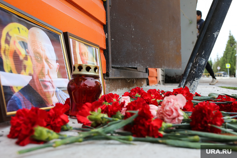Стихийный мемориал Пригожину и Уткину. Тюмень, чвк вагнер, пригожин евгений, мемориал пригожину