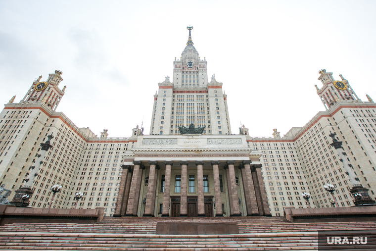 Вид на здание МГУ им. Ломоносова со стороны Воробьевых гор. Москва, мгу, московский государственный университет