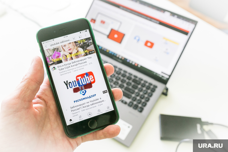 Клипарт Youtube. Тюмень, телефон, смартфон, youtube, ютуб, смартфон в руке, ютьюб, you tube