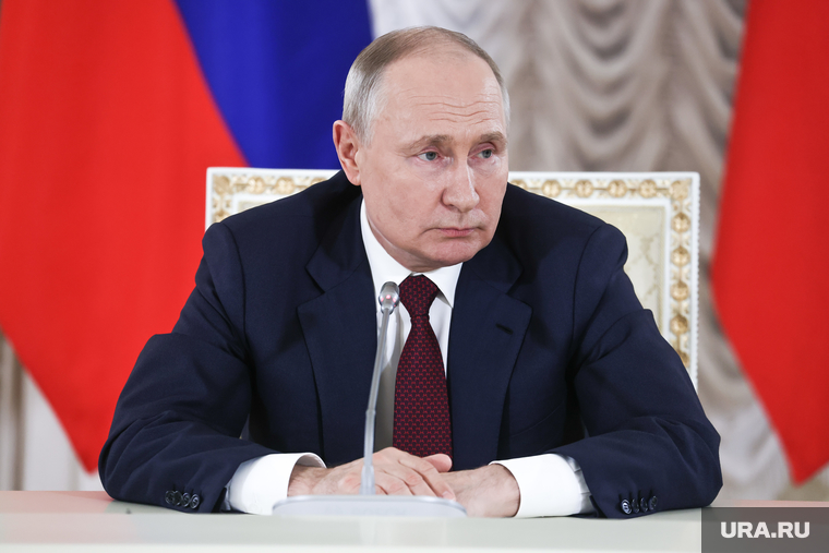Президент России Владимир Путин на итоговой пресс-конференции саммита "Россия-Африка". Санкт-Петербург, путин владимир