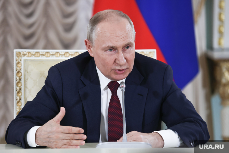 Президент России Владимир Путин на итоговой пресс-конференции саммита "Россия-Африка". Санкт-Петербург, путин владимир, топ