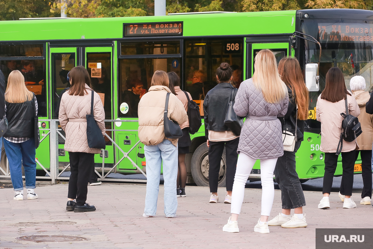 Остановки. Тюмень, остановка, автобусная остановка, автобус, общественный транспорт, остановка автобусная