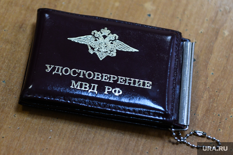 Задержание Евгения Ройзмана и заседание в Ленинском райсуде. Екатеринбург, удостоверение полицейского, полиция, мвд рф, удостоверение мвд