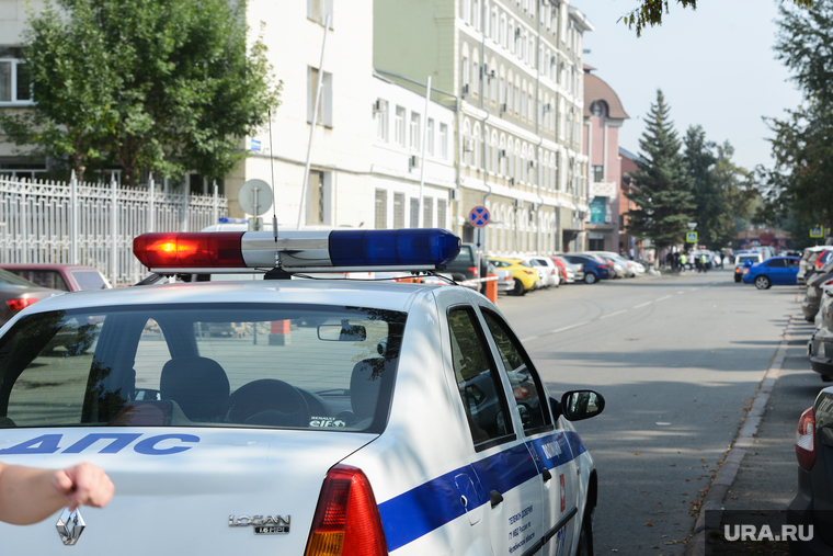 Центр города оцеплен полицией. Челябинск, патрульный автомобиль, дпс, улица коммуны