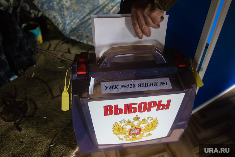 Досрочное голосование на хантыйских стойбищах. Сургутский район, ханты, переносная урна, выборы, кмнс, досрочное голосование, голосование, урна для голосования