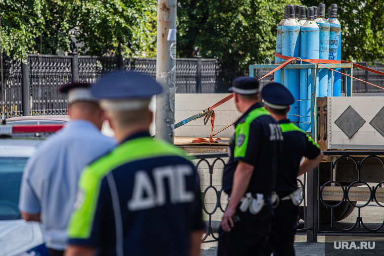 Приезд генерального прокурора РФ Игоря Краснова в прокуратуру Свердловской области. Екатеринбург, полиция, дпс, баллоны с кислородом