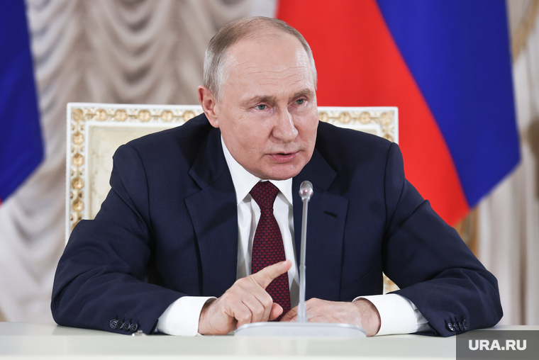 Президент России Владимир Путин на итоговой пресс-конференции саммита "Россия-Африка". Санкт-Петербург, путин владимир
