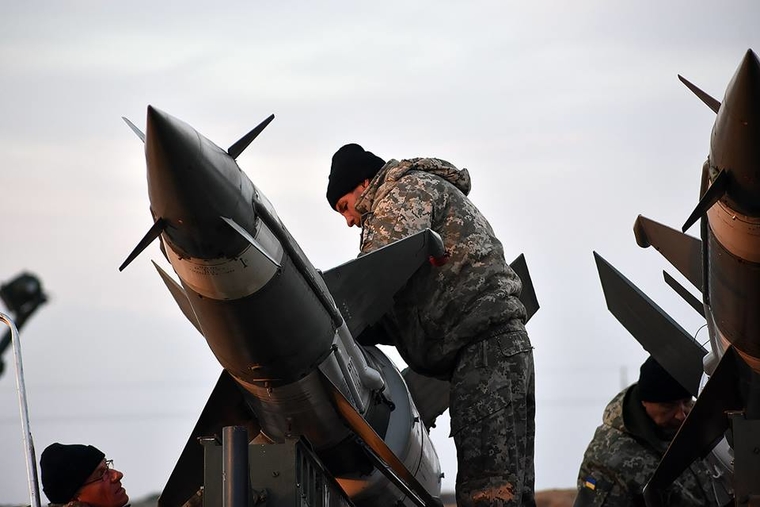 Байден готов отправить Украине дальнобойные ракеты ATACMS