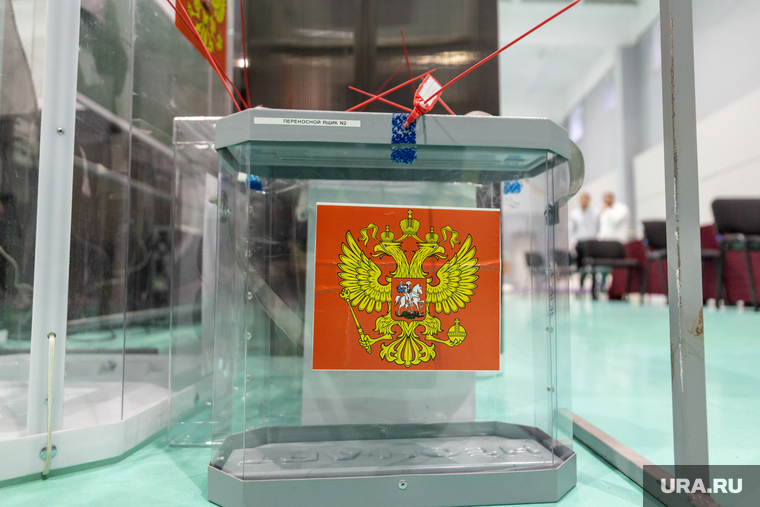 Выборы 2023. Выборы в Единый день голосования в 2023 г. (ЕДГ 2023). Екатеринбург, топ, избирательный участок, переносная урна для голосования, выборы 2023