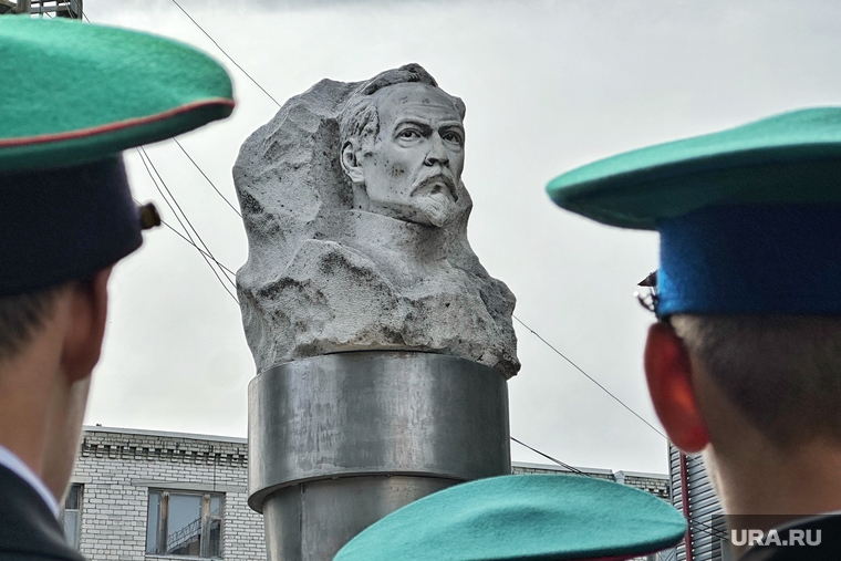 День рождения Феликса Дзержинского. Курган , кадеты, дзержинский феликс памятник