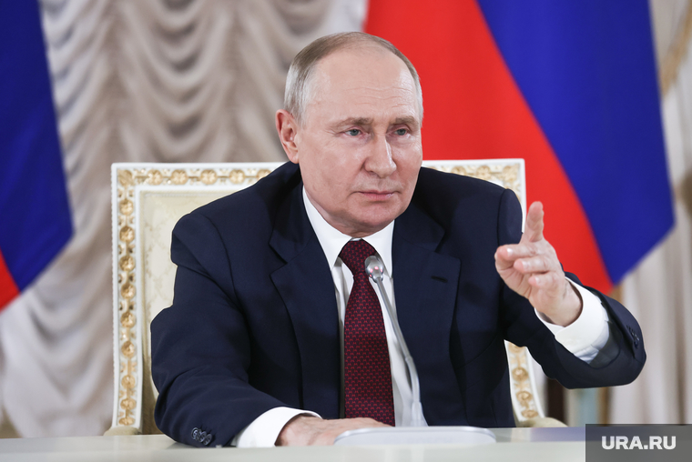 Президент России Владимир Путин на итоговой пресс-конференции саммита "Россия-Африка". Санкт-Петербург, путин владимир