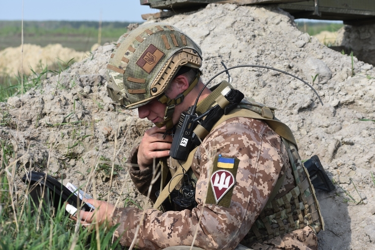 Вооруженные силы Украины. stock, рация, связист, всу, украинские военные, stock