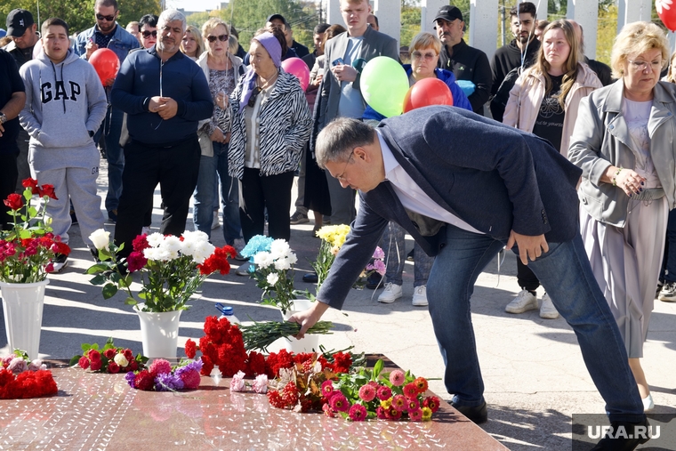 В церемонии приняли участие депутаты гордумы Перми Максим Спиридонов и Наталья Рослякова