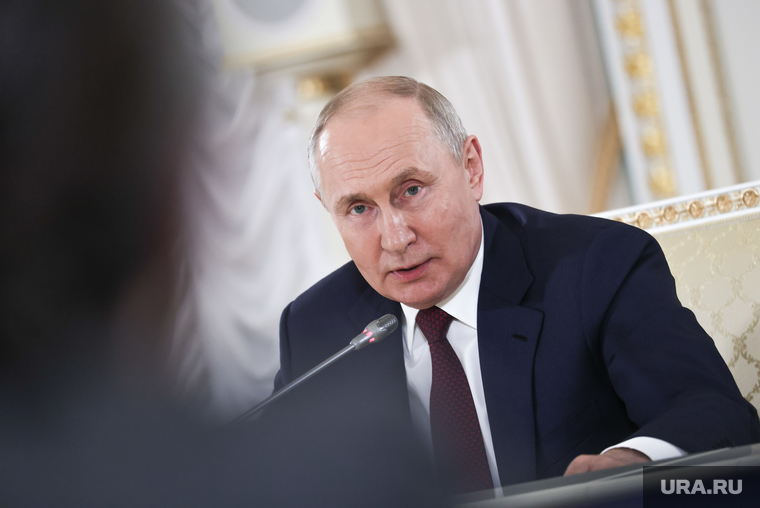 Президент России Владимир Путин на итоговой пресс-конференции саммита "Россия-Африка". Санкт-Петербург, путин владимир