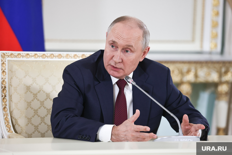 Президент России Владимир Путин на итоговой пресс-конференции саммита "Россия-Африка". Санкт-Петербург, путин владимир