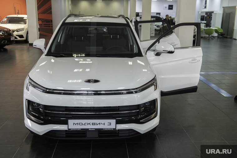 Автомобиль "Москвич 3" в автосалоне "Сатурн - Р auto". Пермь, автосалон, импортозамещение, москвич 3, шоу рум