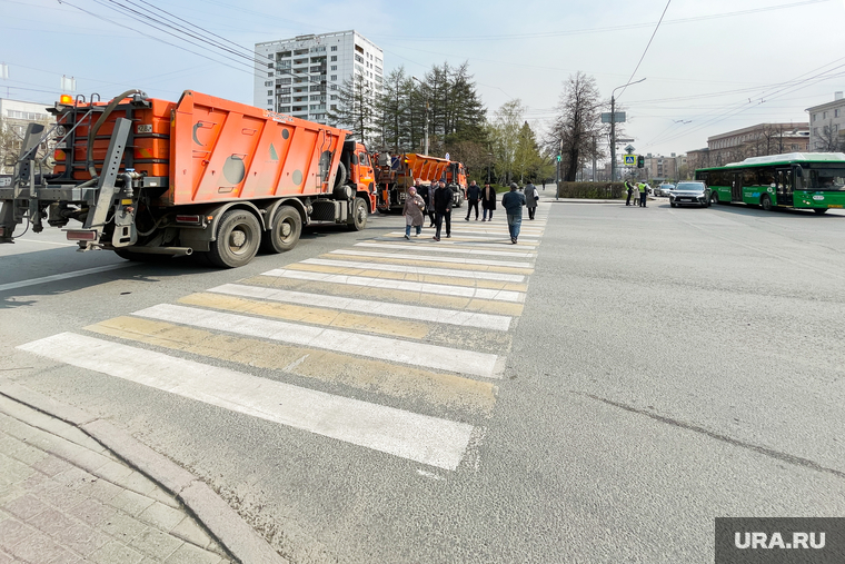 Первомайский концерт в ЦПКиО им. Гагарина. Челябинск , пешеходы, перекрытие движения, ограничение движения