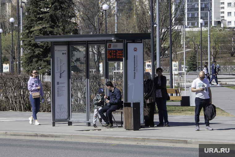 Повседневная жизнь. Пермь, остановка общественного транспорта, умная остановка