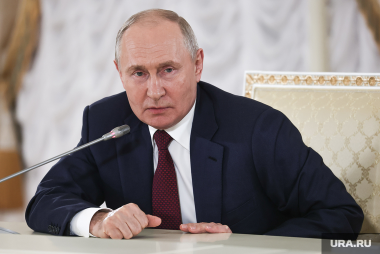Президент России Владимир Путин на итоговой пресс-конференции саммита "Россия-Африка". Санкт-Петербург, путин владимир