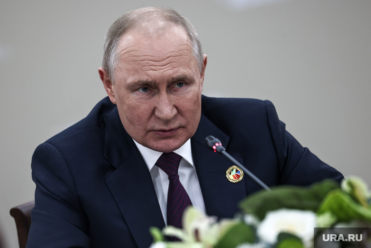 Президент России Владимир Путин и президент ЦАР Фостен-Аршанж Туадера во время двусторонней встречи. Санкт-Петербург, путин владимир