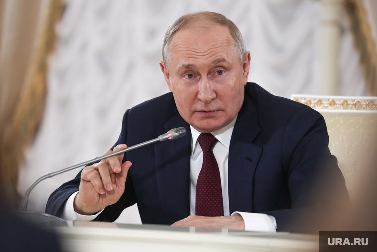 Президент России Владимир Путин на итоговой пресс-конференции саммита "Россия-Африка". Санкт-Петербург, путин владимир