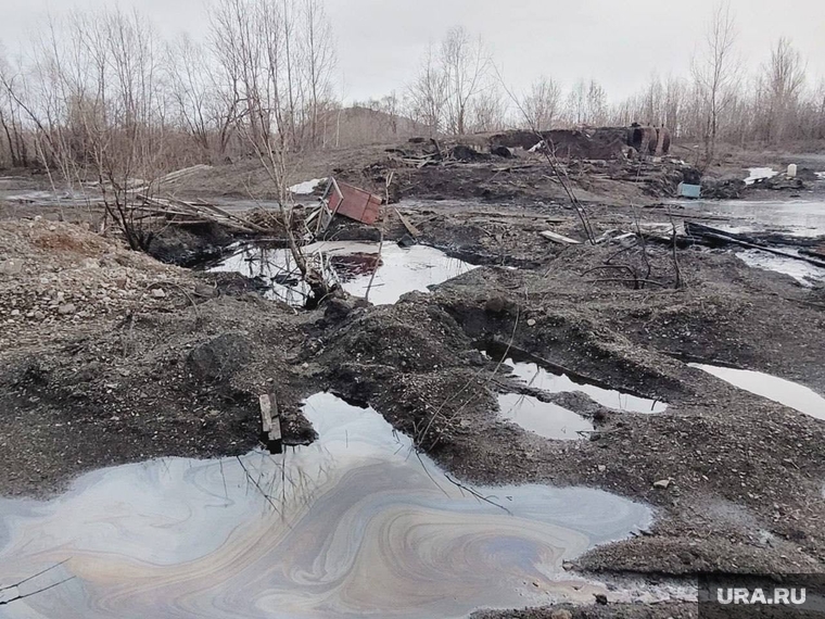 Разлив нефтепродуктов. Аша. Челябинская область, катастрофа, экология, разлив нефти, нефтепродукты