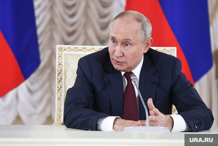 Президент России Владимир Путин на итоговой пресс-конференции саммита "Россия-Африка". Санкт-Петербург, путин владимир