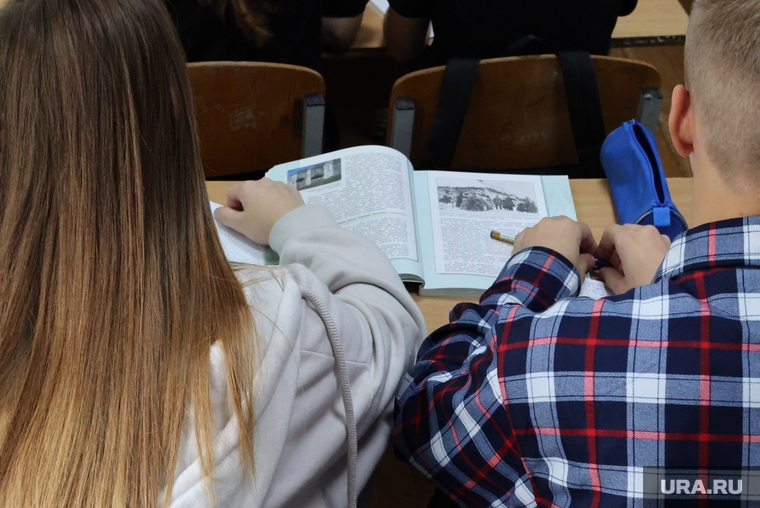 Уроки мужества в с. Белозерское. Курган, урок, класс, ученики, учебник, тетрадь, школьный класс, школа, школьники, уроки, школьные парты
