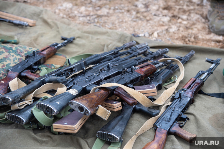 Военная подготовка к службе в зоне СВО. Центр Стрелец.Пермь, оружие, автоматы калашникова, схрон с оружием, стрелковое оружие