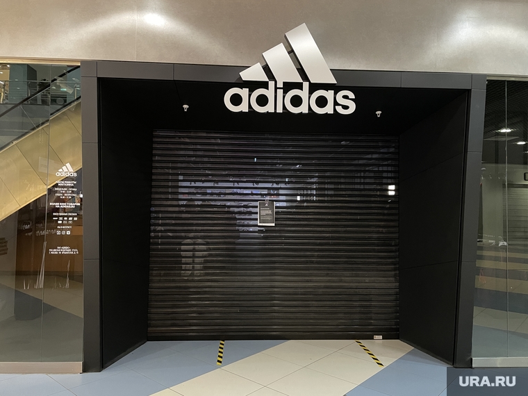 Закрытые иностранные магазины. Челябинск, адидас, adidas