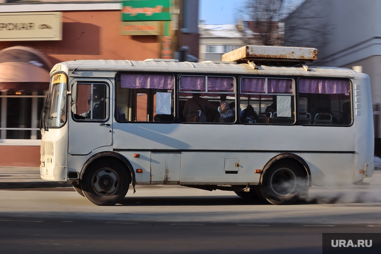 Город. Разное. Курган, пазик, автобус, пассажиры, паз, общественный транспорт