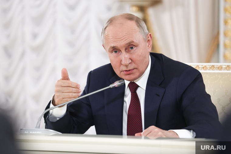 Президент России Владимир Путин на итоговой пресс-конференции саммита "Россия-Африка". Санкт-Петербург, путин владимир