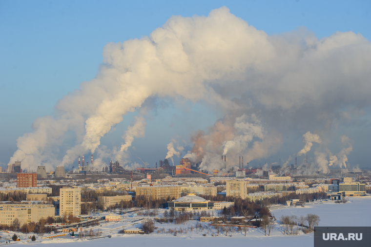 Прогулка по Нижнему Тагилу, промышленность, завод, выбросы, дым над городом, предприятие, городской пейзаж, экология