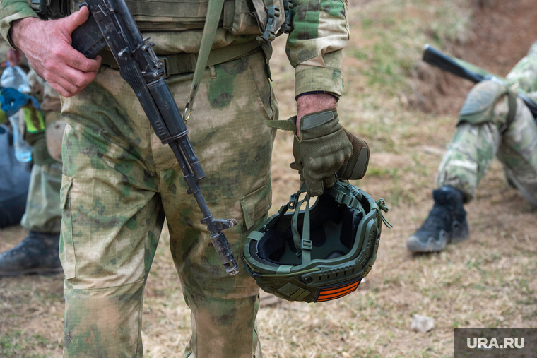 Военная подготовка к службе в зоне СВО. Центр Стрелец.Пермь, каска, автомат калашникова, оружие, стрелки, спецназ, чвк, сво, армия россии, штурмовики
