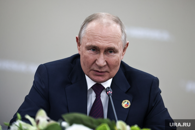 Президент России Владимир Путин и президент ЦАР Фостен-Аршанж Туадера во время двусторонней встречи. Санкт-Петербург, путин владимир