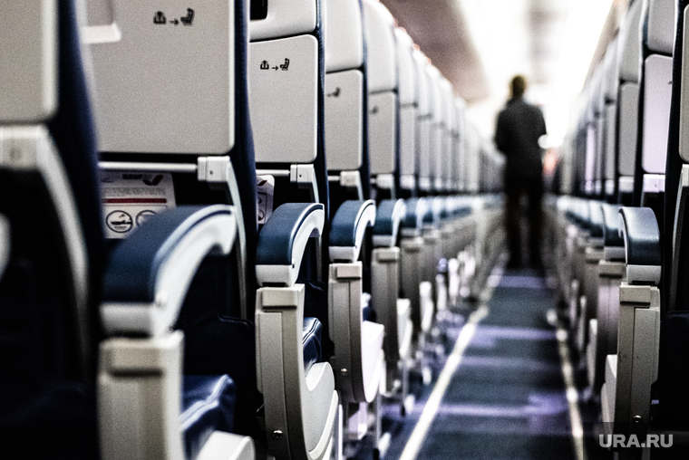 Флагманский самолет Boeing 777-300ER авиакомпании «AZUR air». Екатеринбург, воздушное судно, боинг, пассажир, проход, салон самолета, пассажирский самолет, авиакомпания, самолет, авиакресла, борт самолета, авиаперевозки, пассажирское место, место в самолете