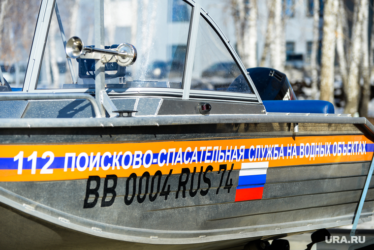 Смотр готовности сил и средств к действиям в условиях возможных чрезвычайных ситуаций. Челябинск, мчс, служба спасения, спасатели, катер, спасатель, лодка, псс
