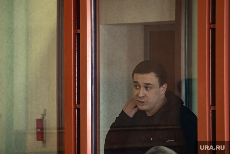 На заседании Ренат Ниязов спрашивал у Степаненко, почему тот приехал на дело в медицинской маске. Тот ответил, что сделал это просто так, а не в целях конспирации