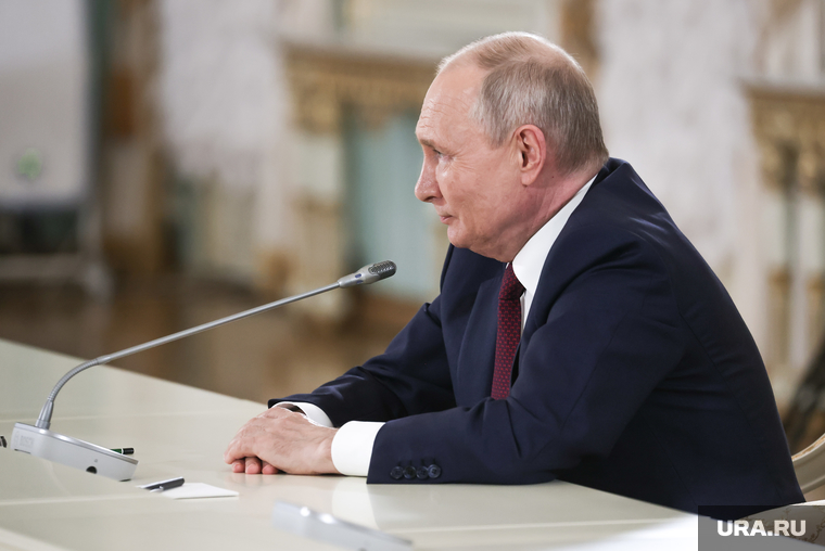 Президент России Владимир Путин на итоговой пресс-конференции саммита "Россия-Африка". Санкт-Петербург, путин владимир