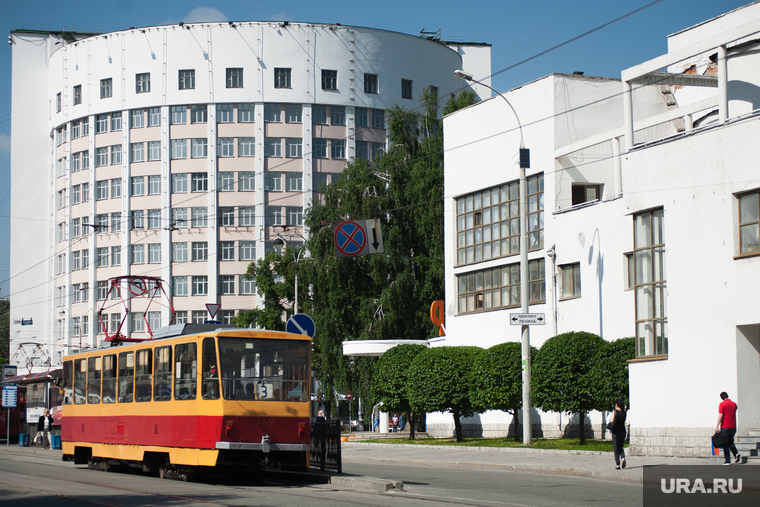 Виды Екатеринбурга, гостиница исеть, конструктивизм, здание, трамвай