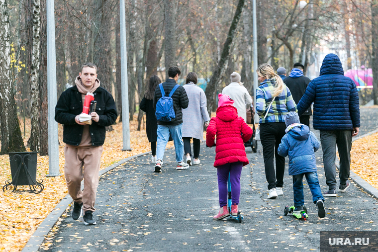 Гилевская роща. Тюмень, прогулка, парк, дети, самокаты, прогулка в парке, гилевская роща, люди гуляют