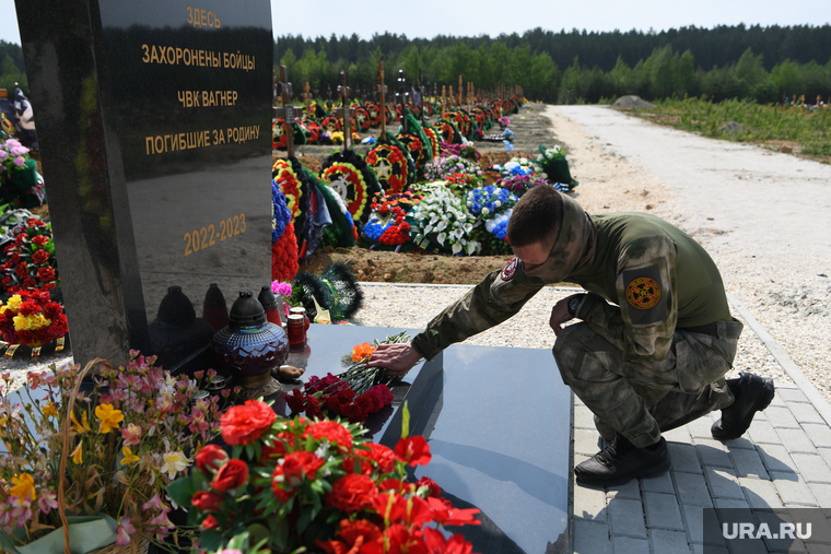 Аллея героев ЧВК Вагнер на Северном кладбище города Березовский. Свердловская область, аллея героев чвк вагенр, северное кладбище березовского, стражник